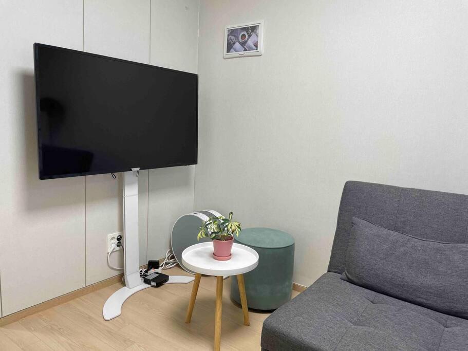 The Share Myeongdong High-rise Floor & Free Gym #subway Station 3min #myeongdong 10min * Seoul