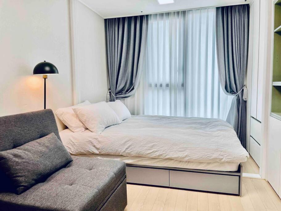 Apartment The Share Myeongdong High-rise Floor & Free Gym #subway Station 3min #myeongdong 10min Seoul